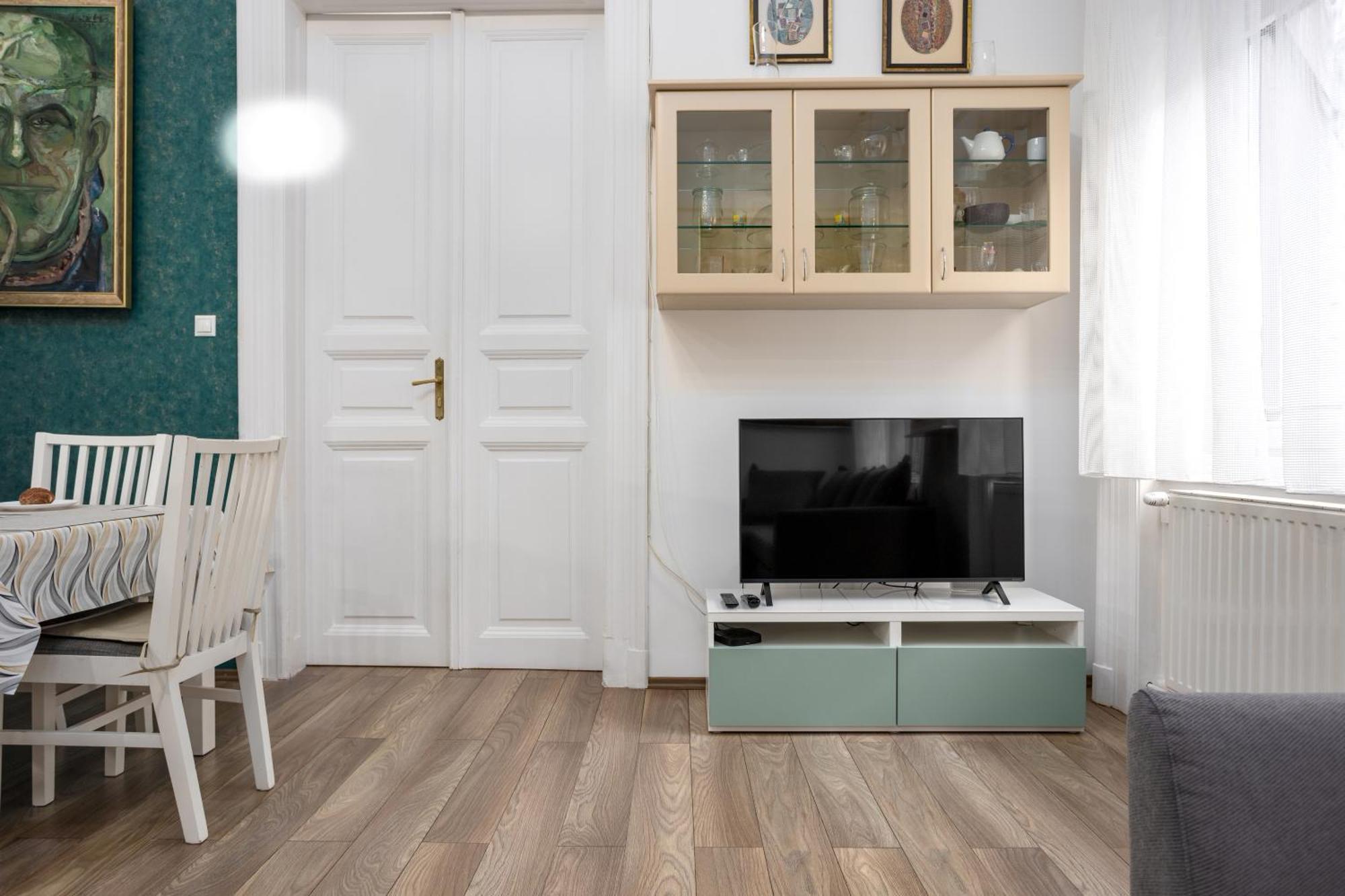 Zafire With Free Parking Apartment Budapest